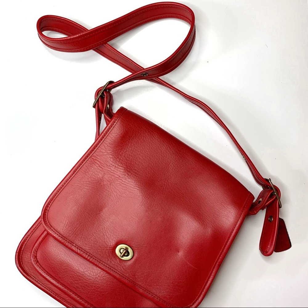 Vintage Leather 90s Style Strap Bag